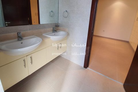 4 bedrooms Villa in Muscat, Oman No. 53476 18