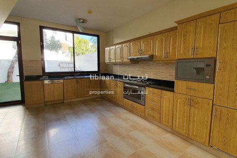 4 bedrooms Villa in Muscat, Oman No. 53476 13