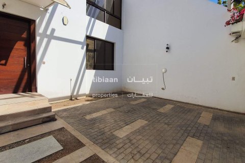 4 bedrooms Villa in Muscat, Oman No. 53476 5