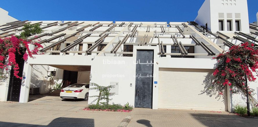 4 bedrooms Villa in Muscat, Oman No. 53476