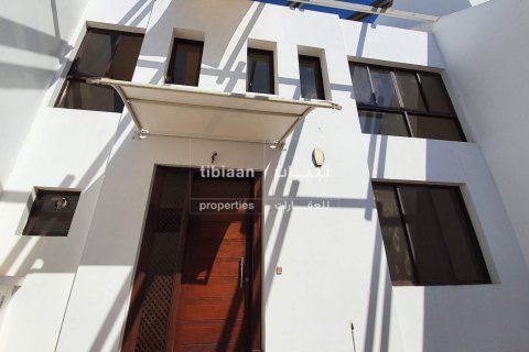 4 bedrooms Villa in Muscat, Oman No. 53476 4
