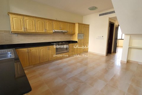 4 bedrooms Villa in Muscat, Oman No. 53476 12