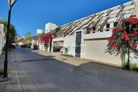 4 bedrooms Villa in Muscat, Oman No. 53476 3