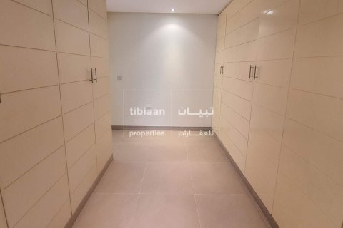 4 bedrooms Villa in Muscat, Oman No. 53476 17