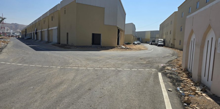 Commercial property de en Muscat, Oman No. 54244