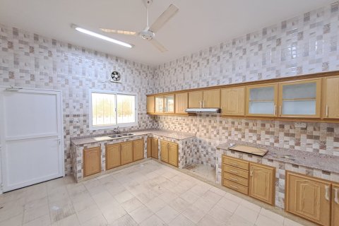 Вилла с 7 спальнями в Маскат, Оман №54241 6