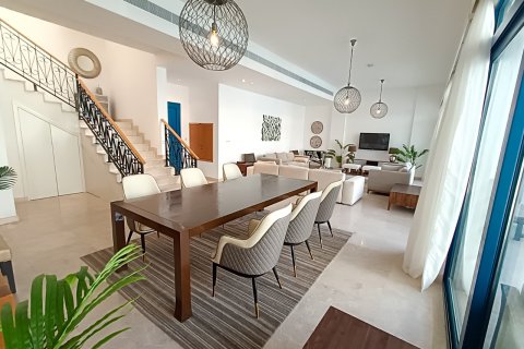 3 bedrooms Villa in Palm Jumeirah, UAE No. 7511