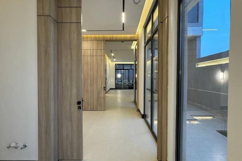 Villa de 4 dormitorios en Riyadh, Saudi Arabia No. 59919 13