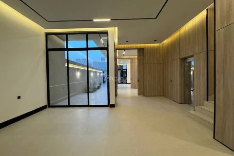 Villa de 4 dormitorios en Riyadh, Saudi Arabia No. 59919 16
