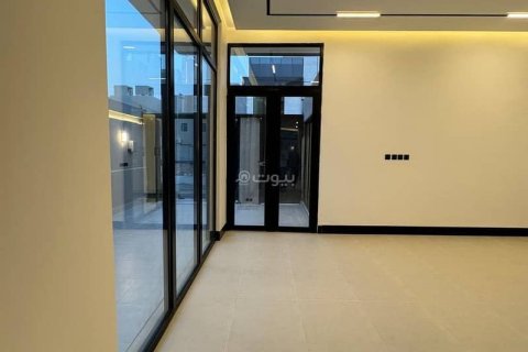 Villa de 4 dormitorios en Riyadh, Saudi Arabia No. 59919 12