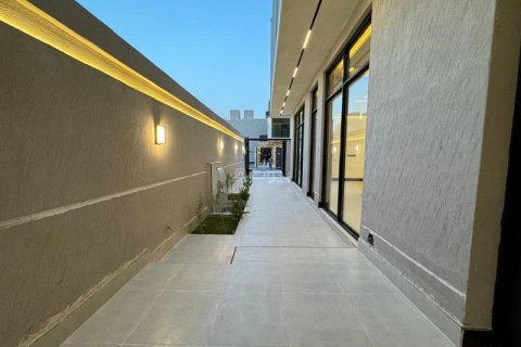 Villa de 4 dormitorios en Riyadh, Saudi Arabia No. 59919 6