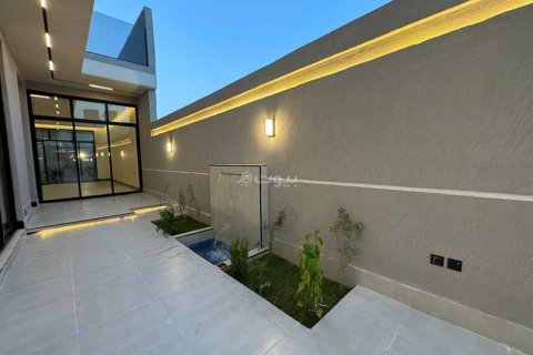 Villa de 4 dormitorios en Riyadh, Saudi Arabia No. 59919 7