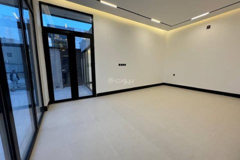 Villa de 4 dormitorios en Riyadh, Saudi Arabia No. 59919 11