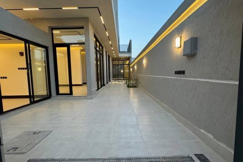 Villa de 4 dormitorios en Riyadh, Saudi Arabia No. 59919 5