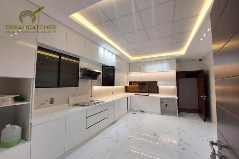 Villa de 5 dormitorios en Al Helio, UAE No. 28002 3