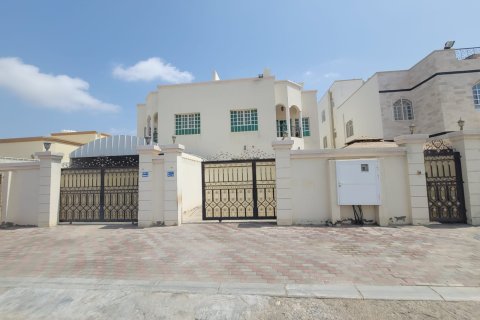 4 bedrooms Villa in Muscat, Oman No. 54572