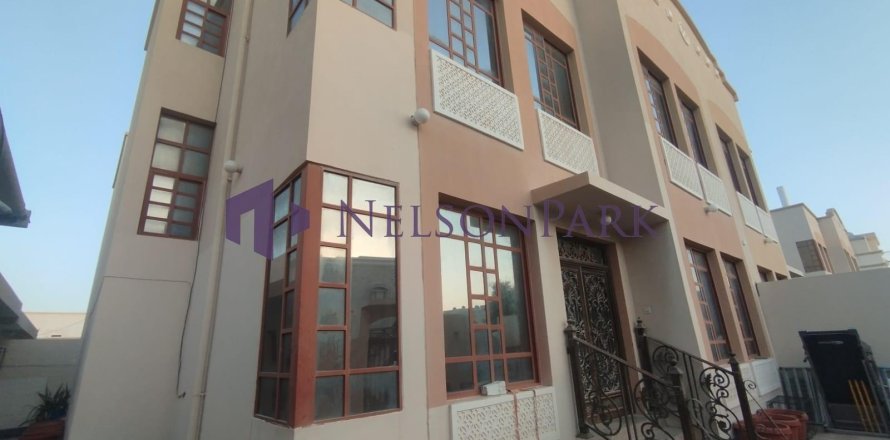 Villa de 5 dormitorios en Doha, Qatar No. 57422