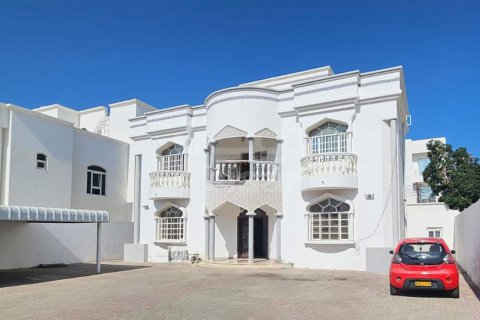 7 bedrooms Villa in Muscat, Oman No. 53296