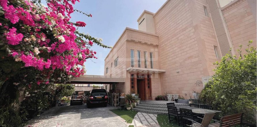 Villa Gemela de 8 dormitorios en Muscat, Oman No. 53294