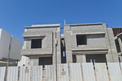 Villa de 4 dormitorios en Al Ansab, Oman No. 54364