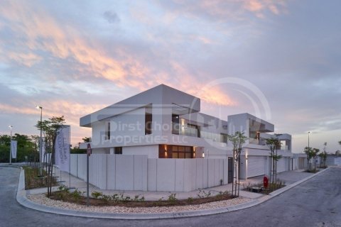 4 bedrooms Villa on the Yas Island, UAE No. 12048