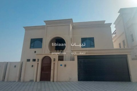 8 bedrooms Villa in As Sib, Oman No. 53368