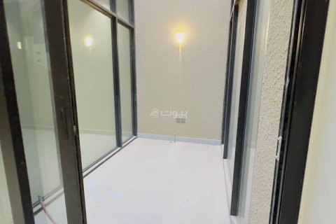 Villa de 3 dormitorios en Riyadh, Saudi Arabia No. 99470 3