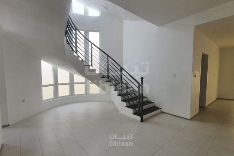 Villa de 6 dormitorios en Muscat, Oman No. 53662 3