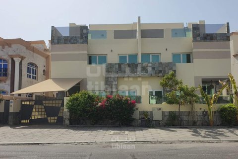 6 bedrooms Villa in Muscat, Oman No. 53662