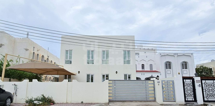 Apartment de 3 dormitorios en As Sib, Oman No. 53614