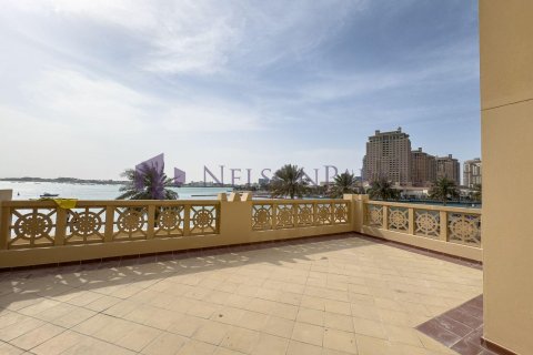 4 bedrooms Duplex in Doha, Qatar No. 56978 11