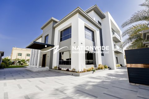 Villa de 9 dormitorios en Abu Dhabi, UAE No. 104793