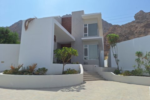 Villa de 5 dormitorios en Bawshar, Oman No. 105029