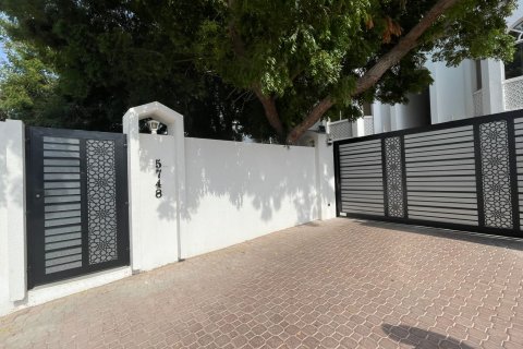 5 bedrooms Villa in Muscat, Oman No. 105030