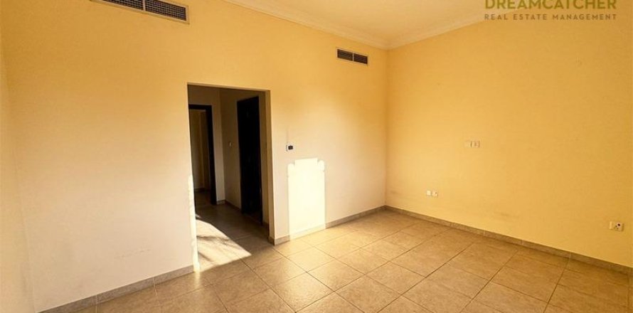 Вилла с 4 спальнями в Al Hamra Village, ОАЭ №20247