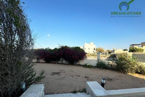 Вилла с 4 спальнями в Al Hamra Village, ОАЭ №20247 8