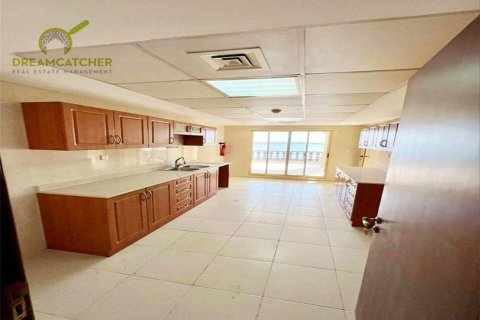 Apartment de 3 dormitorios en Al Hamra Village, UAE No. 20246 6