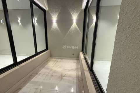 Villa de 4 dormitorios en Riyadh, Saudi Arabia No. 61591 17