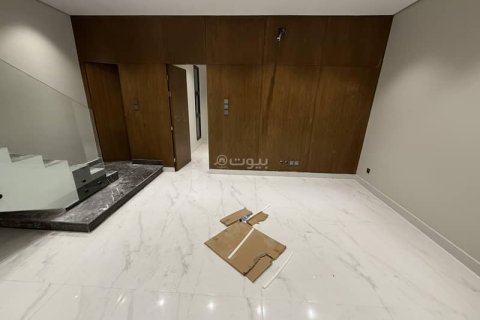Villa de 4 dormitorios en Riyadh, Saudi Arabia No. 61591 13
