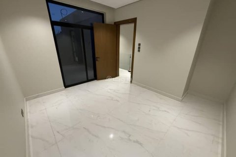 Villa de 4 dormitorios en Riyadh, Saudi Arabia No. 61591 10