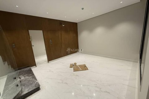 Villa de 4 dormitorios en Riyadh, Saudi Arabia No. 61591 16