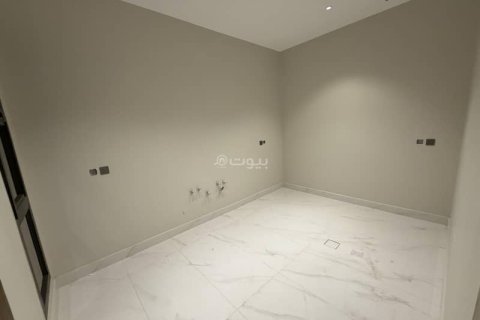 Villa de 4 dormitorios en Riyadh, Saudi Arabia No. 61591 14