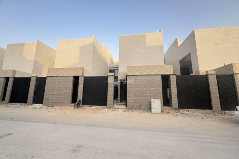 Villa de 5 dormitorios en Riyadh, Saudi Arabia No. 61594 4